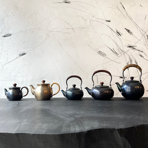 Hand-hammered Flat Teapot 300ml Shikinshoku