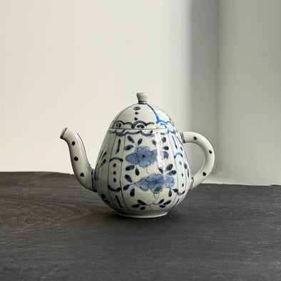 Sometsuke Fuyode Teapot # 4