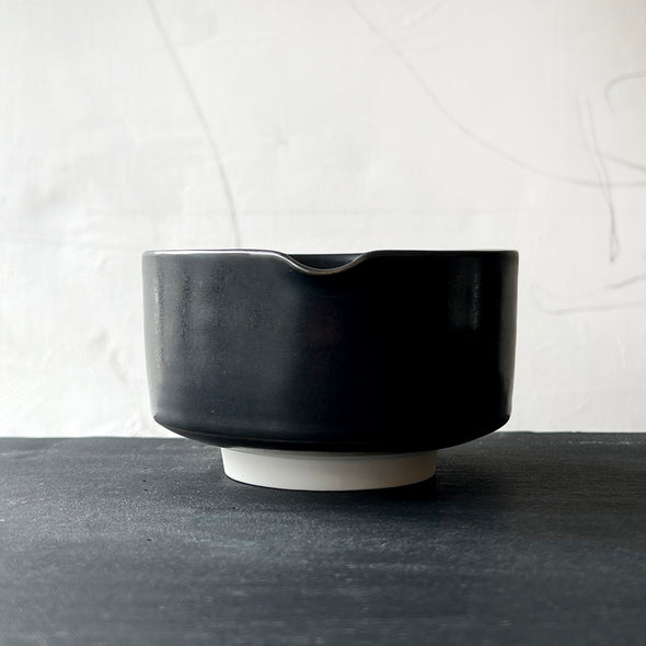 Tea Dealers Spouted Bowl Black