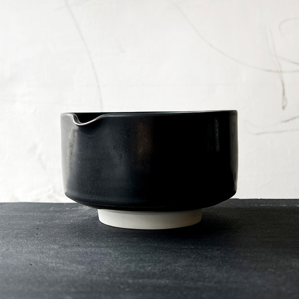 Tea Dealers Spouted Bowl Black