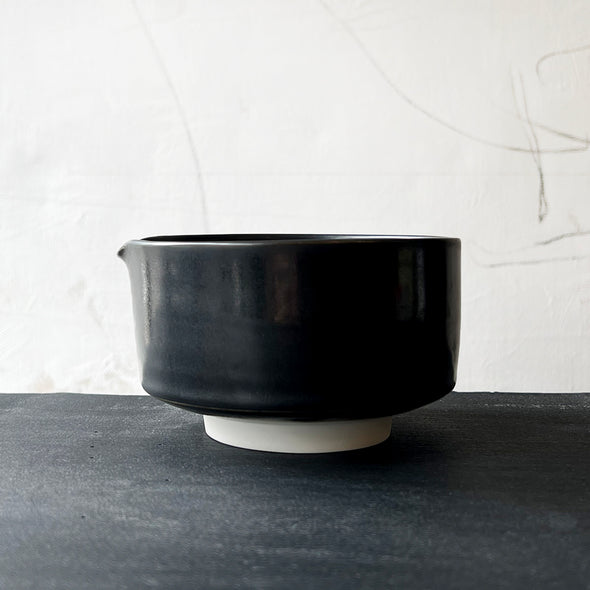 Tea Dealers Spouted Bowl Black