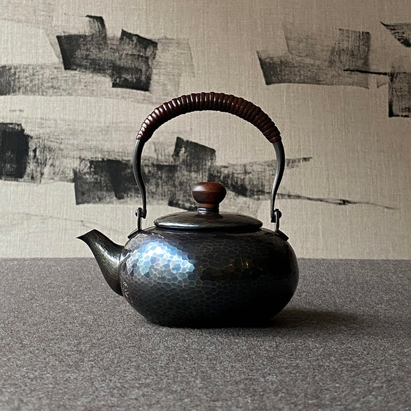 Hand-hammered Flat Teapot 300ml Shikinshoku