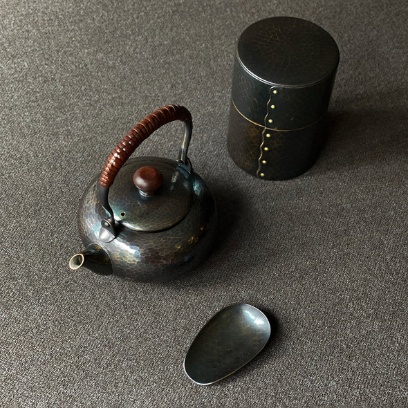 Hand-hammered Flat Teapot 300ml Shikinshoku