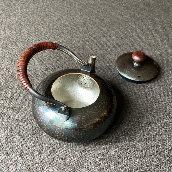 Hand-hammered Flat Teapot 300ml Shikinshoku