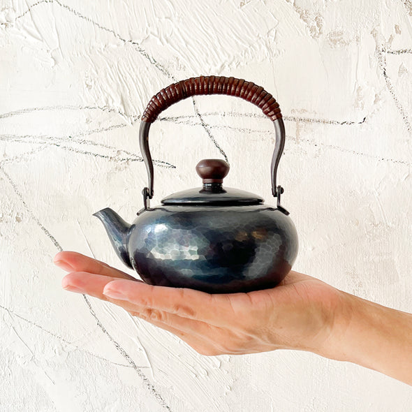 Hand-hammered Flat Teapot 300ml Shikinshoku